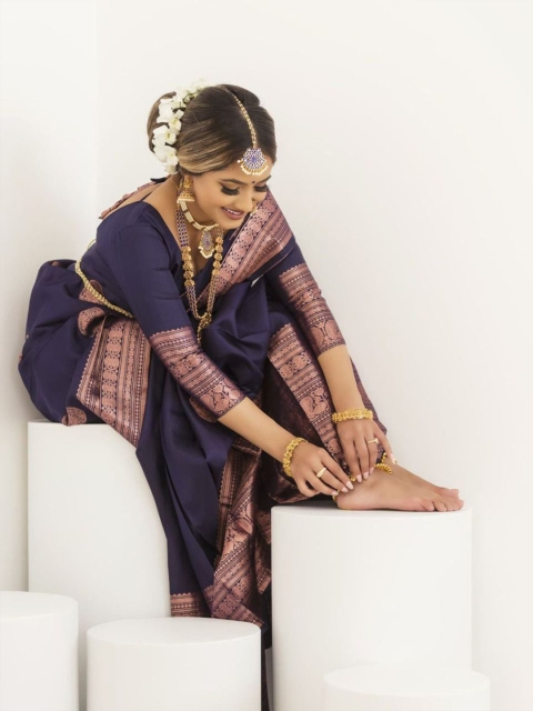 

BESUCHER Navy Blue & Gold-Toned Woven Design Zari Art Silk Banarasi Saree