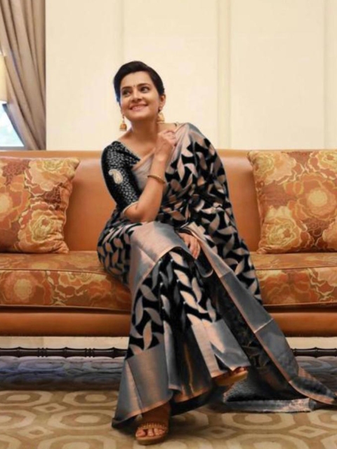 

BESUCHER Black & Gold-Toned Woven Design Zari Art Silk Banarasi Saree