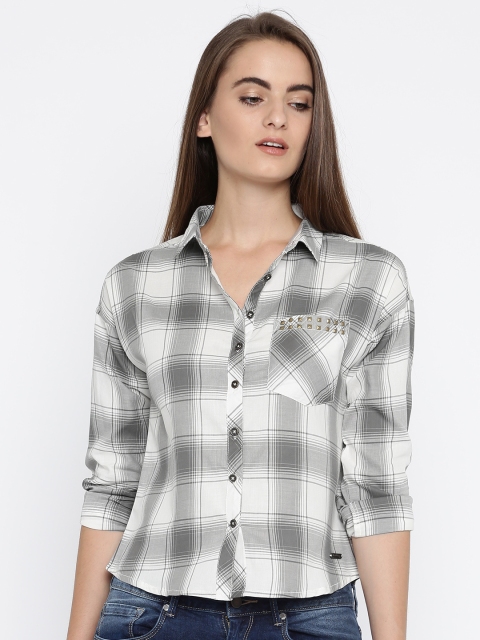 

Roadster Women Grey & White Relaxed Regular Fit Checked Casual Shirt