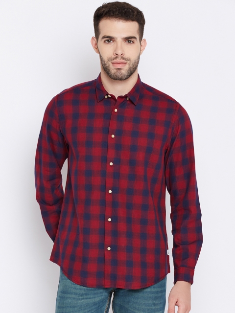

Blackberrys Men Red & Navy Slim Fit Checked Casual Shirt