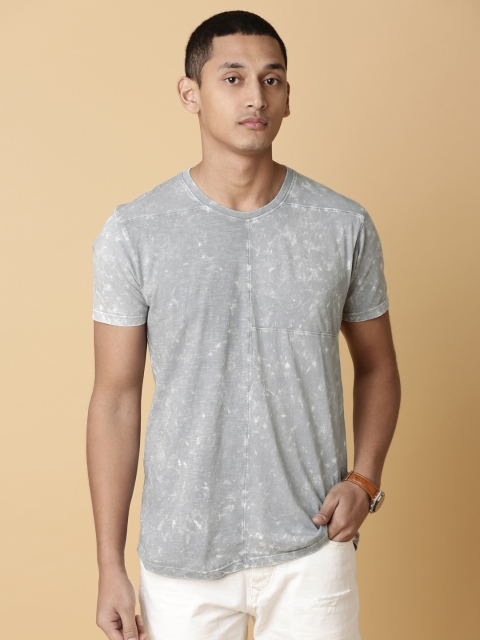 

Mr Bowerbird Men Grey Solid Round Neck T-shirt