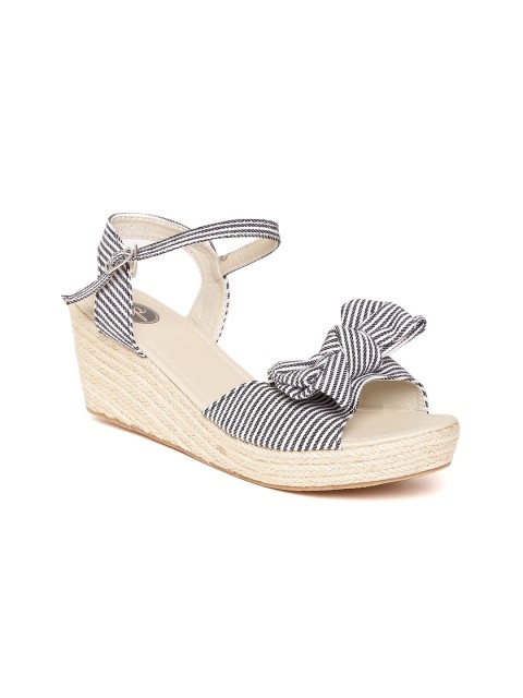 

red pout Women Black & White Striped Sandals
