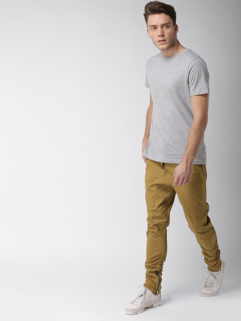 

FOREVER 21 Men Khaki Regular Fit Solid Chino Trousers
