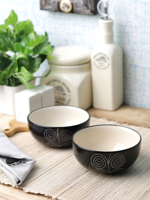 

VarEesha Black 4 Pieces Round Printed Ceramic Serving Bowl Set