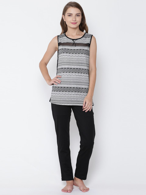 

MADAME M SECRET Off-White & Black Printed Night Suit S7S30105 002