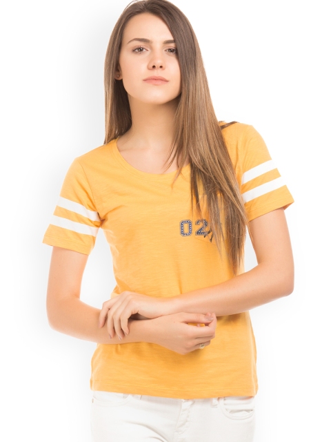 

Flying Machine Women Yellow Solid Round Neck T-shirt