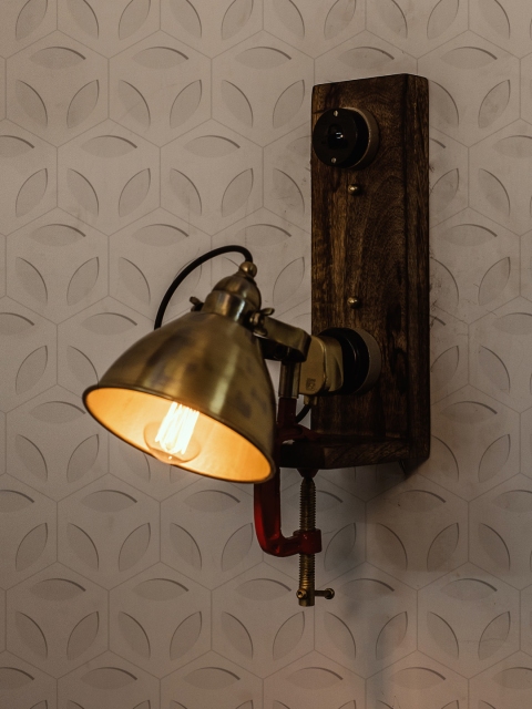 

Fos Lighting Brown & Gold-Toned Antique Wooden Wall Lamp