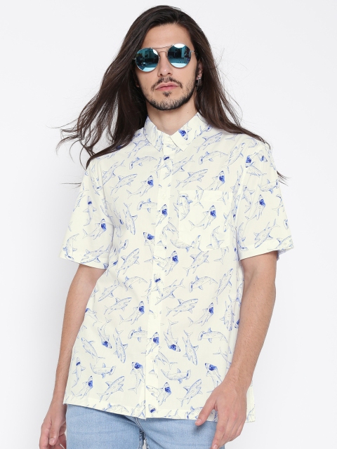 

FOREVER 21 Men White & Blue Regular Fit Printed Casual Shirt