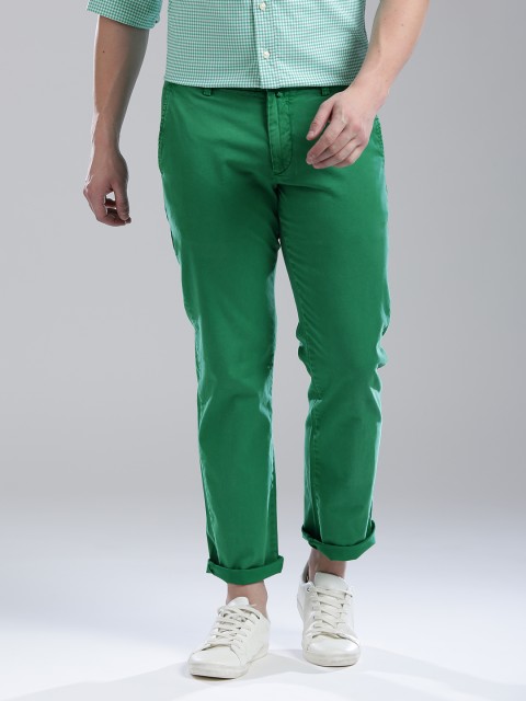 

GANT Men Green Comfort Fit Solid Chinos