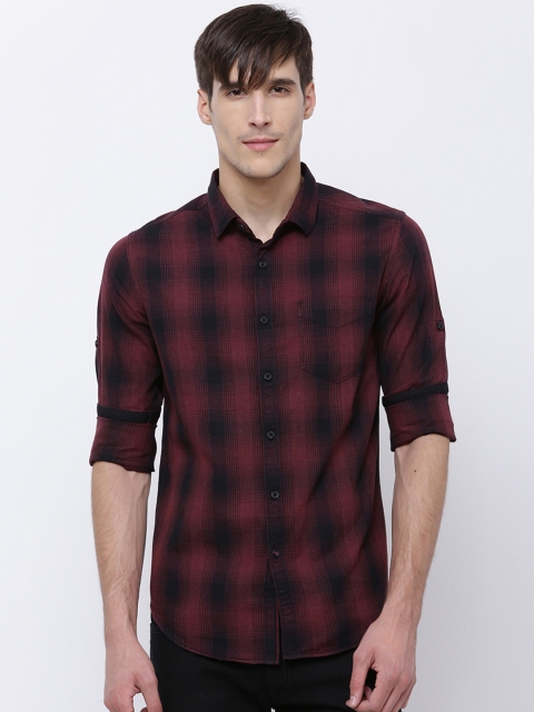 

LOCOMOTIVE Men Maroon & Black Slim Fit Checked Casual Shirt