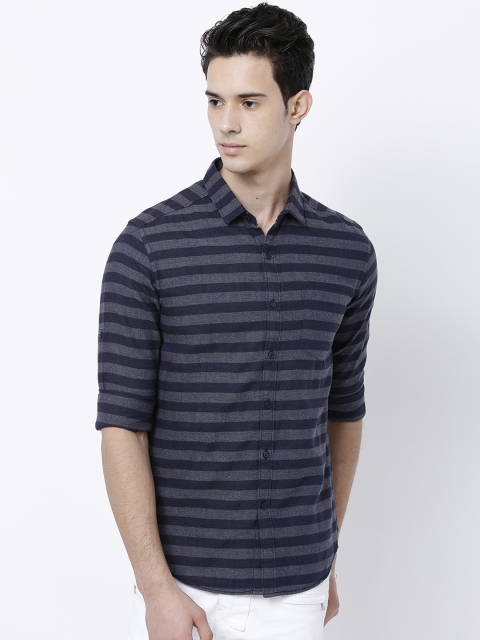 

LOCOMOTIVE Men Navy Blue Slim Fit Checked Casual Shirt