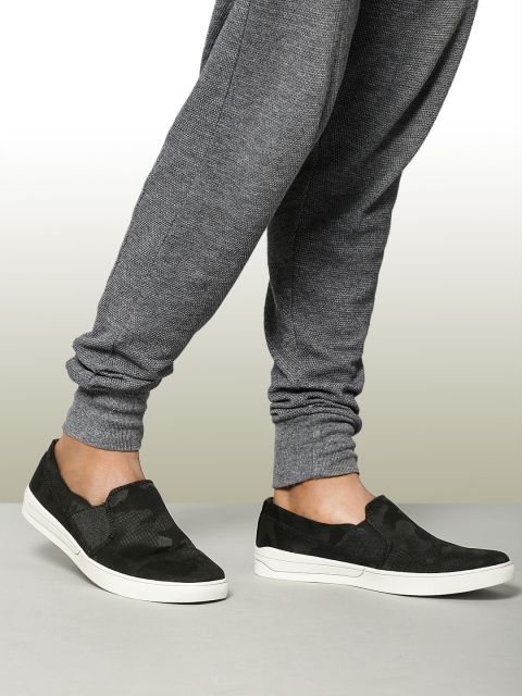 

ether Men Black Slip-On Sneakers