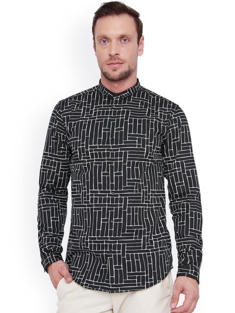 

IVOC Men Black & White Slim Fit Printed Casual Shirt