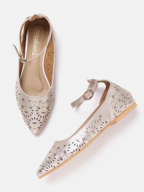 

DressBerry Women Gold-Toned Cut-Out Ballerinas