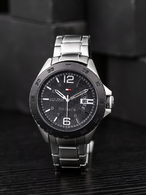 

Tommy Hilfiger Men Black & Black Analogue Watch TH1791206