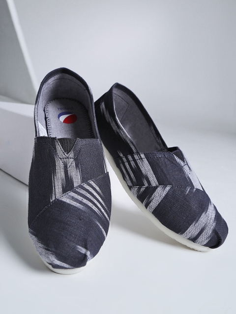 

Pepsi Women Navy Blue Boho Ikat Print Slip-On Sneakers