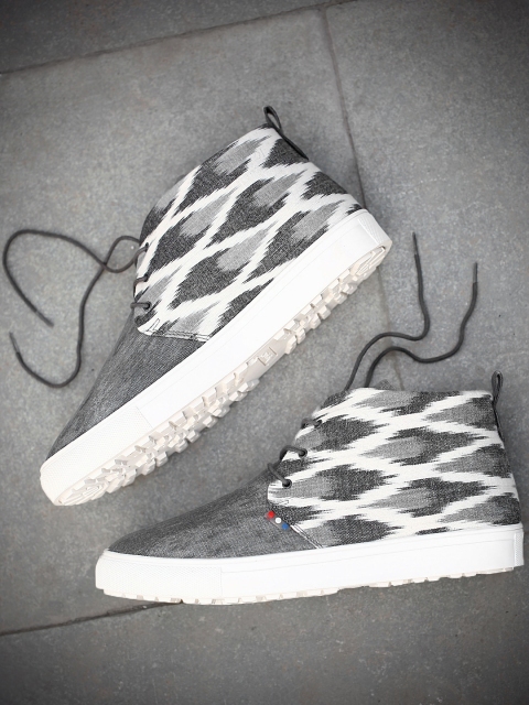 

Pepsi Men Grey & Cream-Coloured Ltd Edition Ikat Mid-Top Sneakers