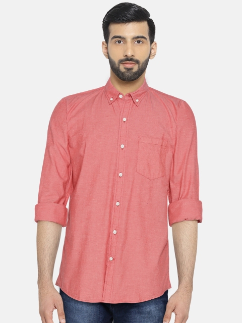 

Wrangler Men Red Regular Fit Solid Casual Shirt