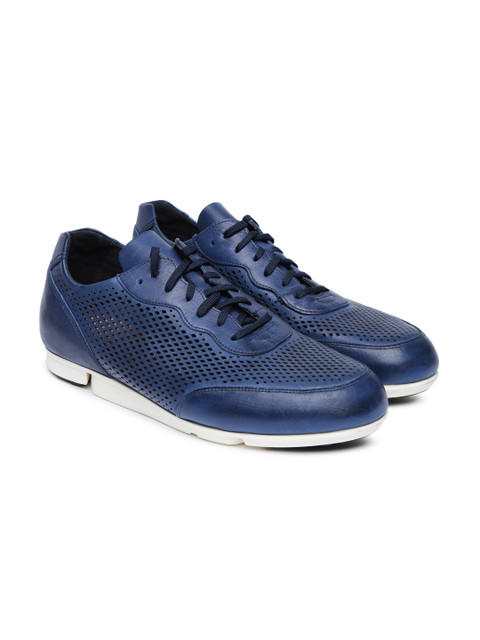 

Clarks Men Blue Triturn Run Leather Sneakers