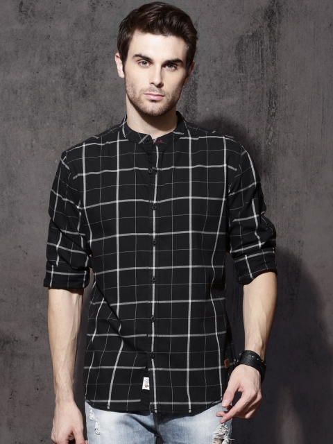 

Roadster Men Black & Grey Regular Fit Checked Casual Shirt