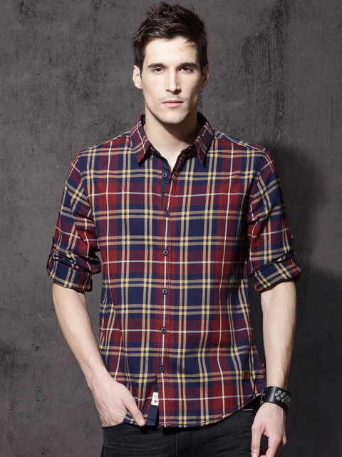 

Roadster Men Maroon & Navy Blue Regular Fit Checked Casual Shirt