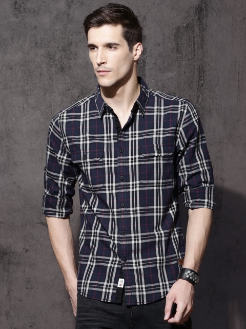

Roadster Men Navy Blue & Grey Regular Fit Checked Casual Shirt
