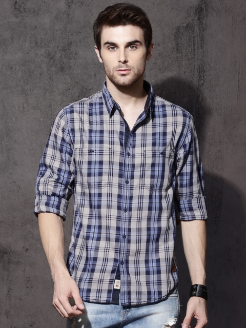 

Roadster Men Grey & Blue Regular Fit Checked Casual Shirt