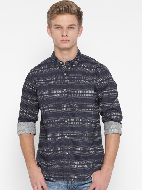 

People Men Navy Blue & Off-White Slim Fit Striped Casual Shirt