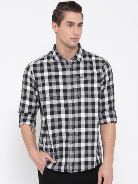 

People Men Black & White Slim Fit Checked Casual Shirt
