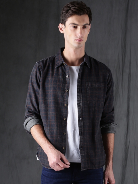 

WROGN Men Navy Blue & Maroon Slim Fit Checked Casual Shirt
