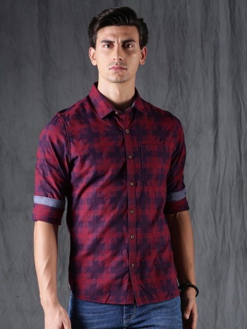 

WROGN Men Red & Navy Blue Slim Fit Self-Design Casual Shirt