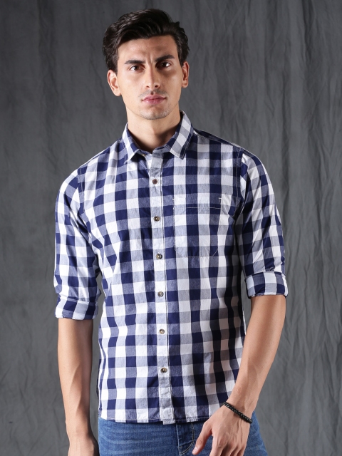 

WROGN Men Navy Blue & White Slim Fit Checked Casual Shirt