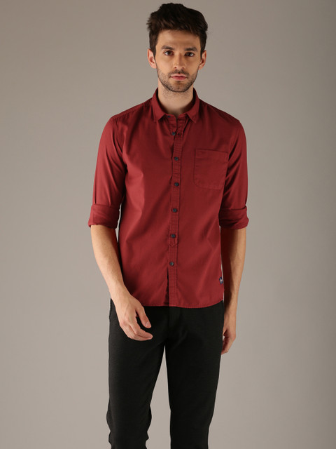 

Flying Machine Men Red Regular Fit Solid Casual Shirt