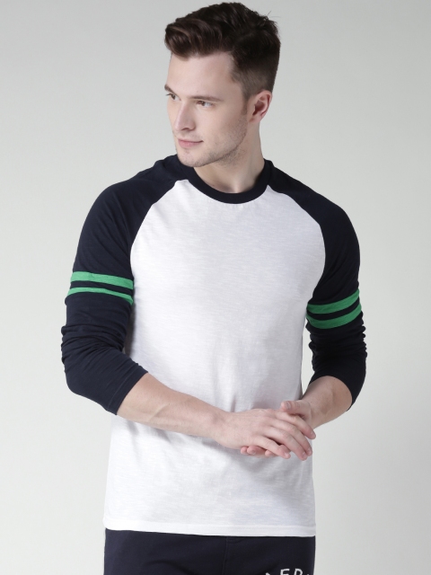 

Aeropostale Men White & Navy Solid Round Neck T-shirt