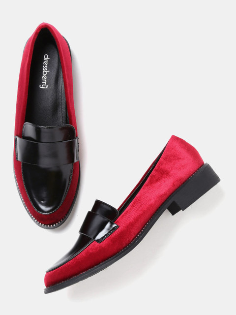 

DressBerry Women Maroon Colourblocked Flat Shoes