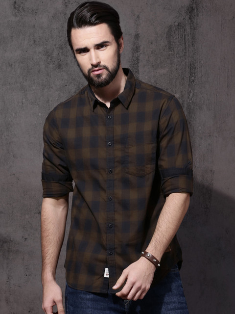 

Roadster Men Brown & Navy Regular Fit Checked Casual Shirt