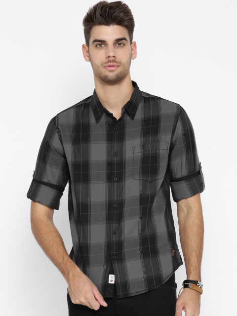 

Roadster Men Black & Grey Regular Fit Checked Casual Shirt