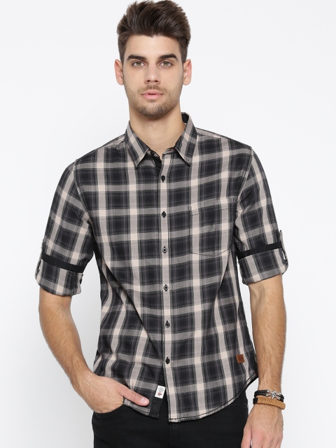 

Roadster Men Black & Beige Regular Fit Checked Casual Shirt