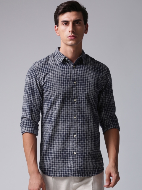 

YWC Men Navy Blue & White Regular Fit Self Design Casual Shirt