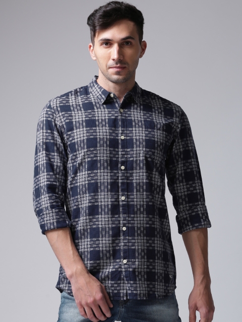 

YWC Men Navy Blue & White Regular Fit Checked Casual Shirt