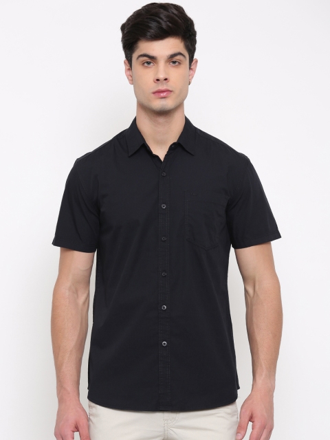 

Lee Men Black Slim Fit Solid Casual Shirt