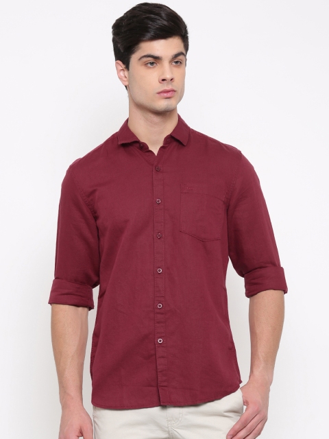 

Lee Men Maroon Slim Fit Solid Casual Shirt