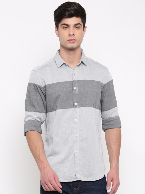 

Lee Men Grey Regular Fit Solid Casual Shirt