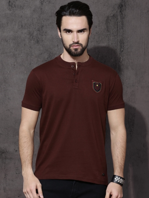 

Roadster Men Burgundy Solid Henley Neck T-shirt