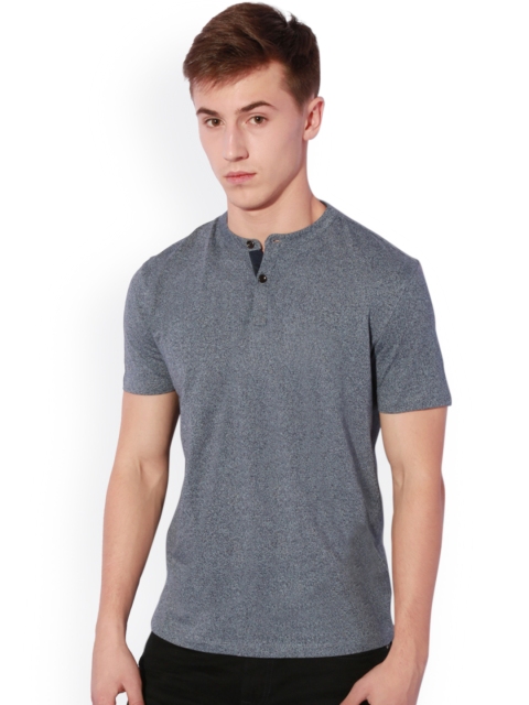 

V Dot Men Grey Solid Henley Neck T-shirt