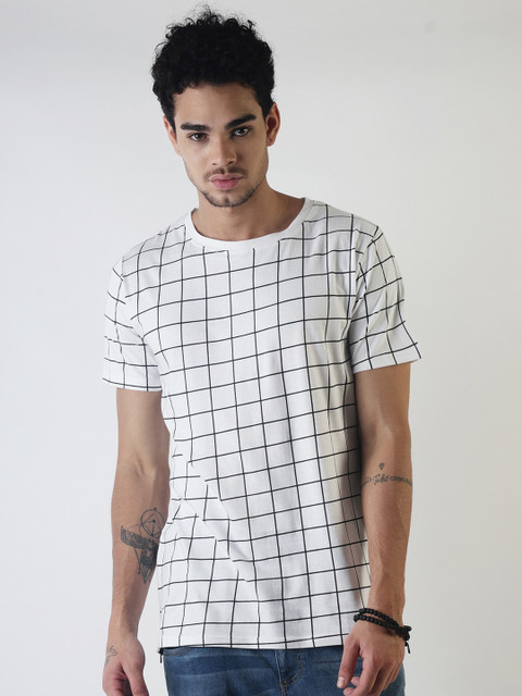 

Blue Saint Men White & Black Checked Slim Fit Round Neck T-shirt