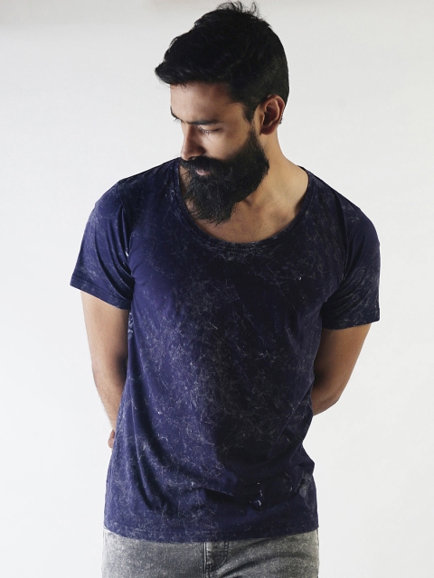

Blue Saint Men Navy Blue Printed Slim Fit Round Neck T-shirt