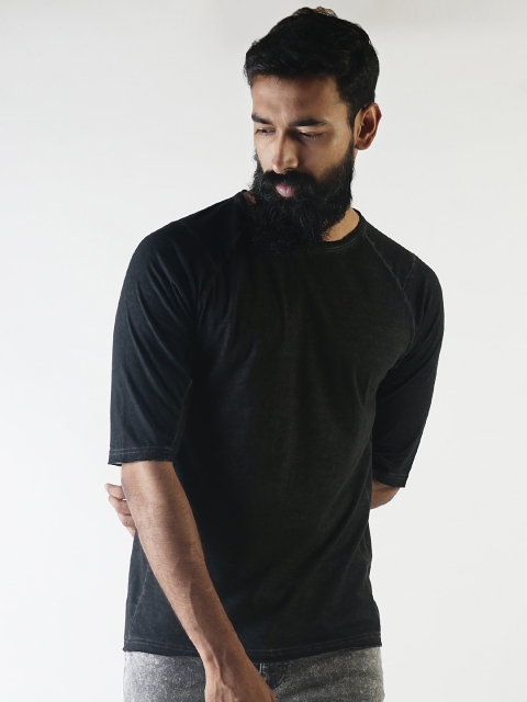 

Blue Saint Men Black Solid Round Neck Slim Fit T-shirt