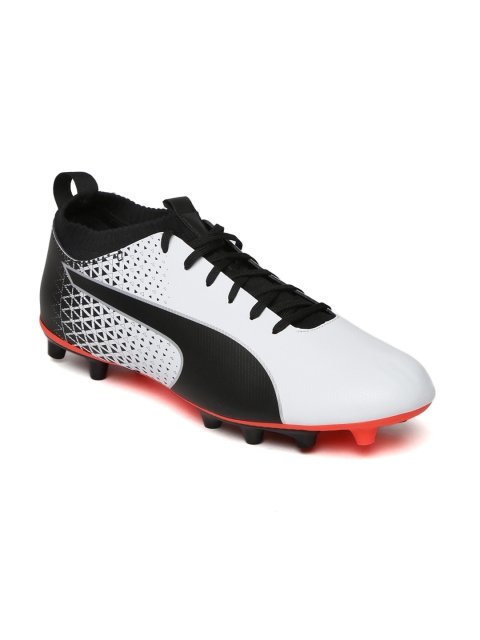 

Puma Men White & Black Printed evoKNIT FTB AG Football Shoes