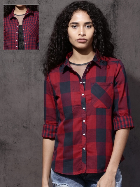 

Roadster Women Red & Navy Blue Regular Fit Reversible Checked Casual Shirt